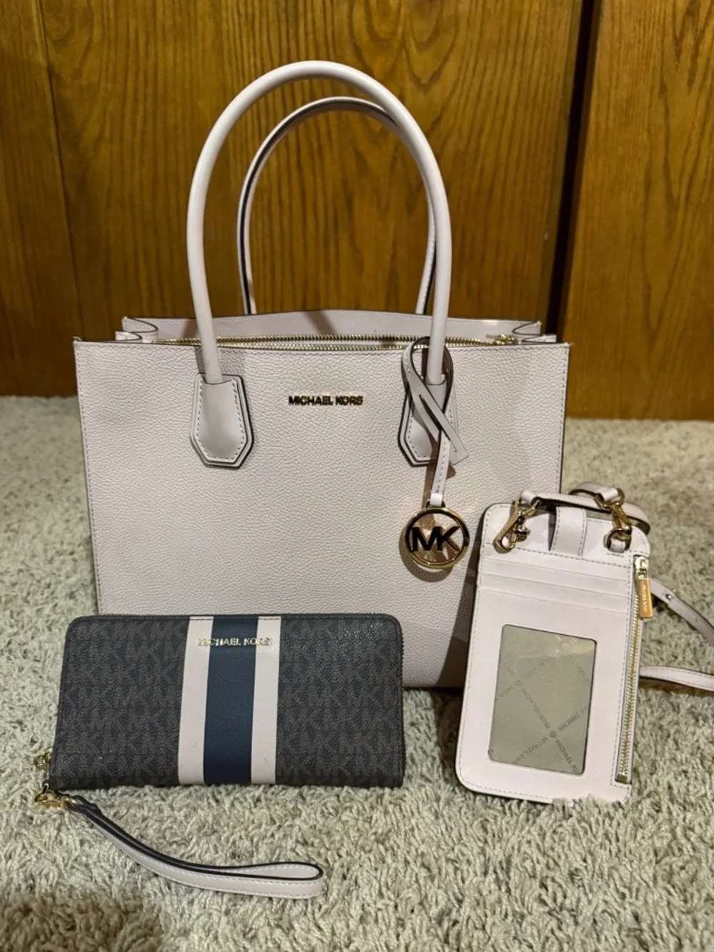 Michael Kors Tote w matching wallet and crossbody pouch